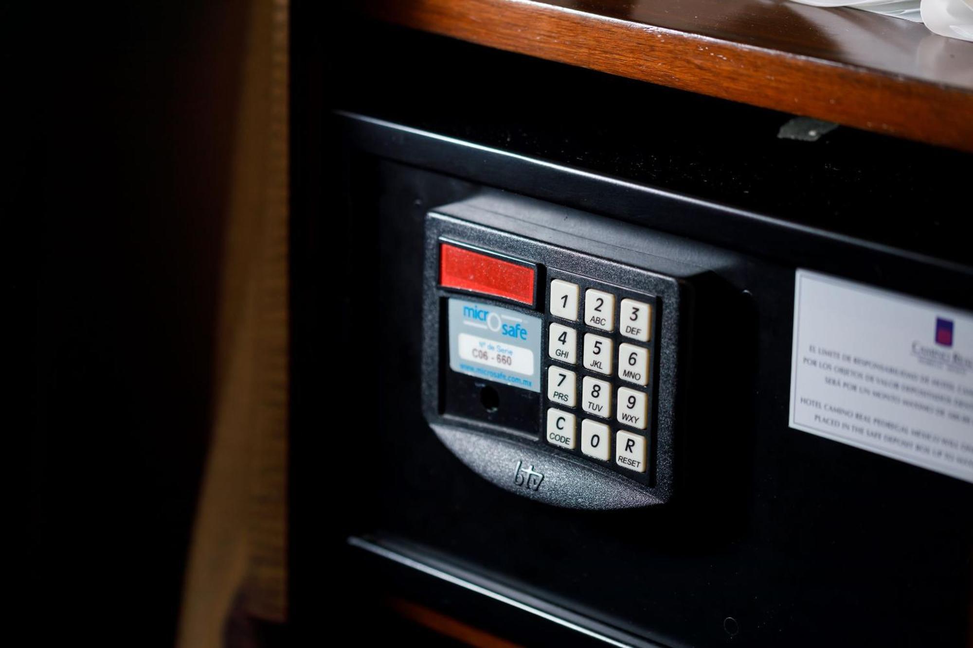 Camino Real Pedregal Mexico Hotel Ngoại thất bức ảnh A safe with a keypad