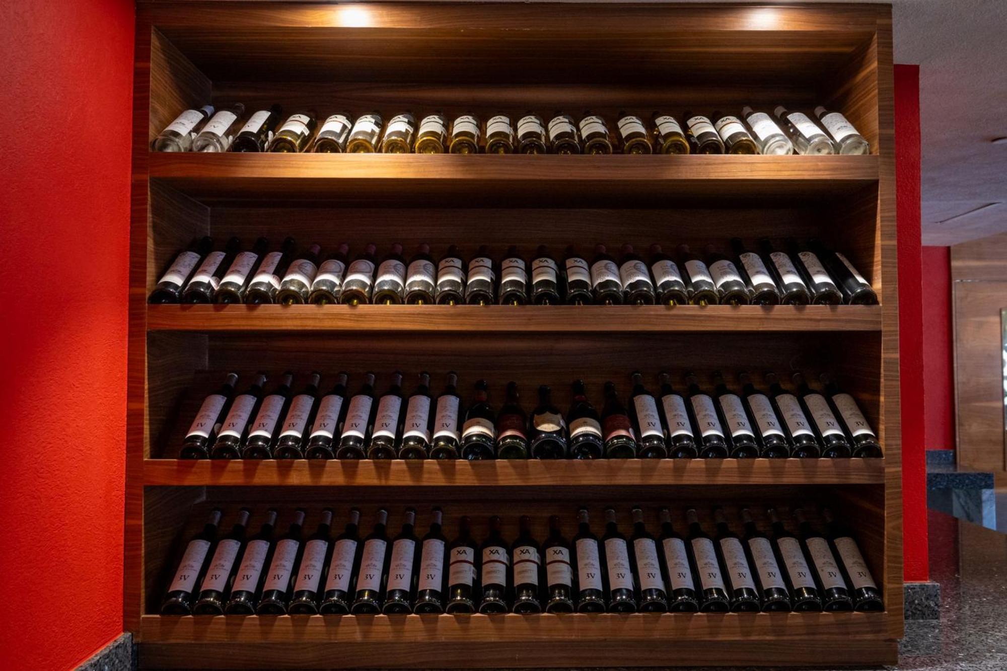 Camino Real Pedregal Mexico Hotel Ngoại thất bức ảnh Wine bottles in a wine rack