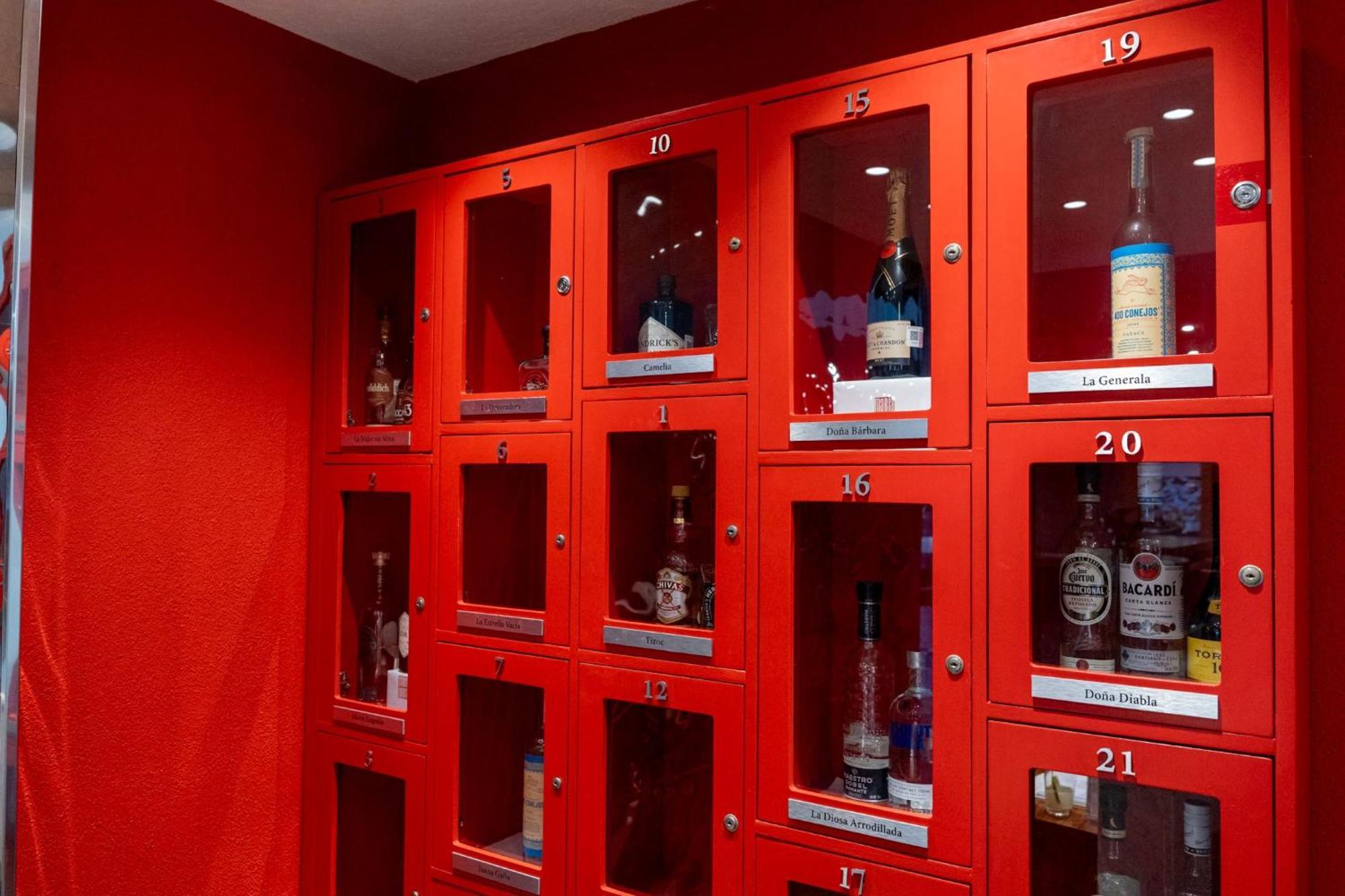 Camino Real Pedregal Mexico Hotel Ngoại thất bức ảnh Wine lockers at a wine bar