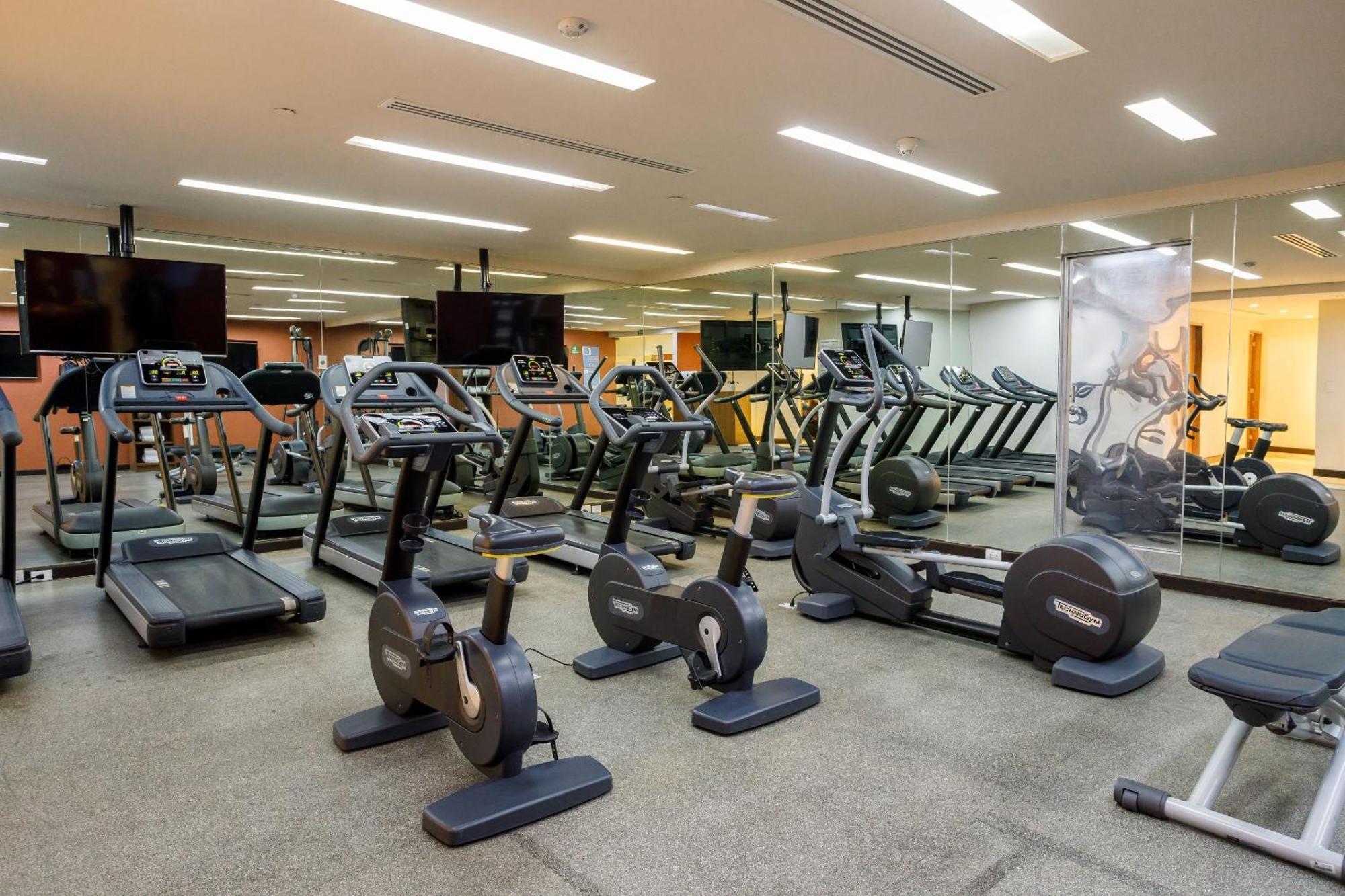 Camino Real Pedregal Mexico Hotel Ngoại thất bức ảnh A gym at a hotel